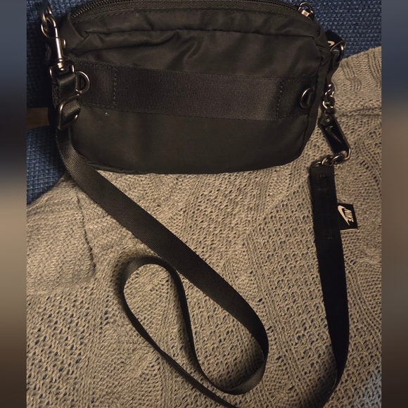 Nike Little Black Sling Bag - Picture 2 of 8